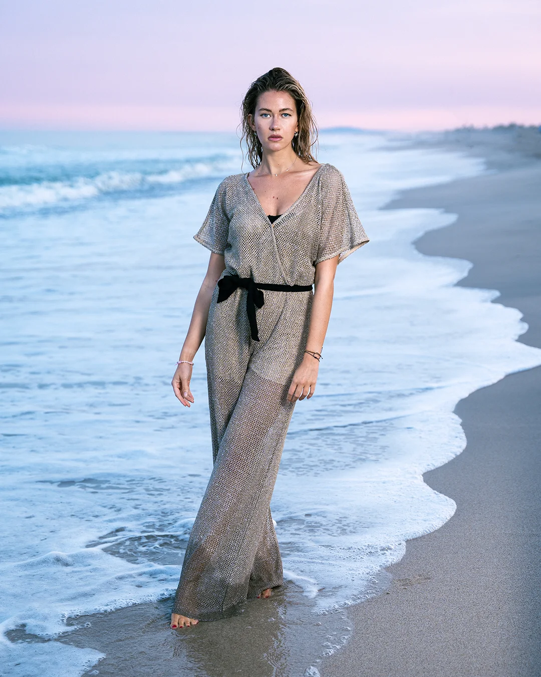 Photographe Montpellier – séance photo mode et portrait de femme en bord de mer au lever du jour