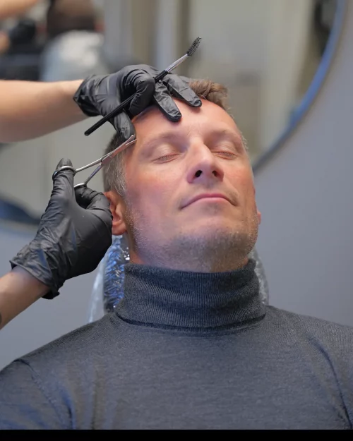 Reportage photo de soins esthétiques pour homme, réalisé pour une esthéticienne à Marseille dans le cadre de sa communication web